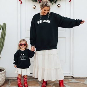 oversized sweatshirt supermom